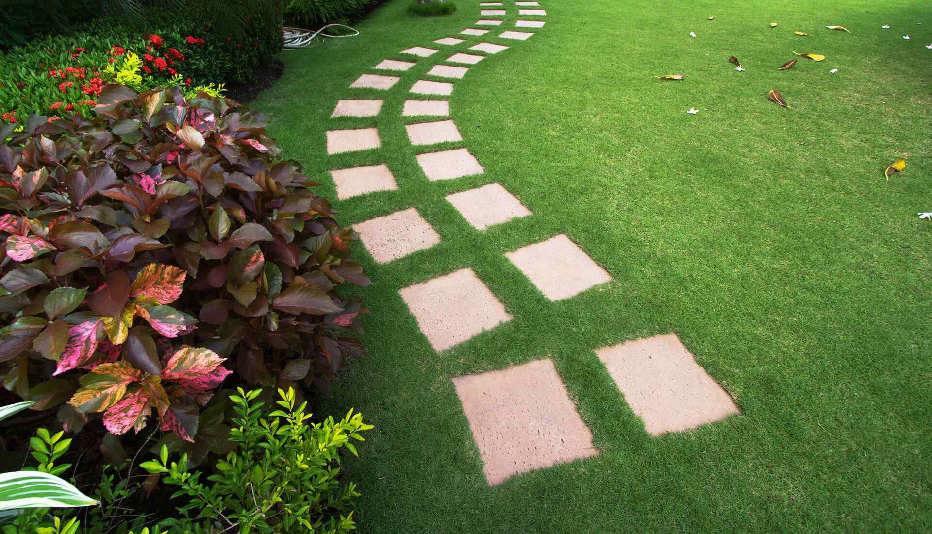 https://www.crownlandscapes.co.uk/wp-content/uploads/2019/08/home_4_gallery_1.jpg