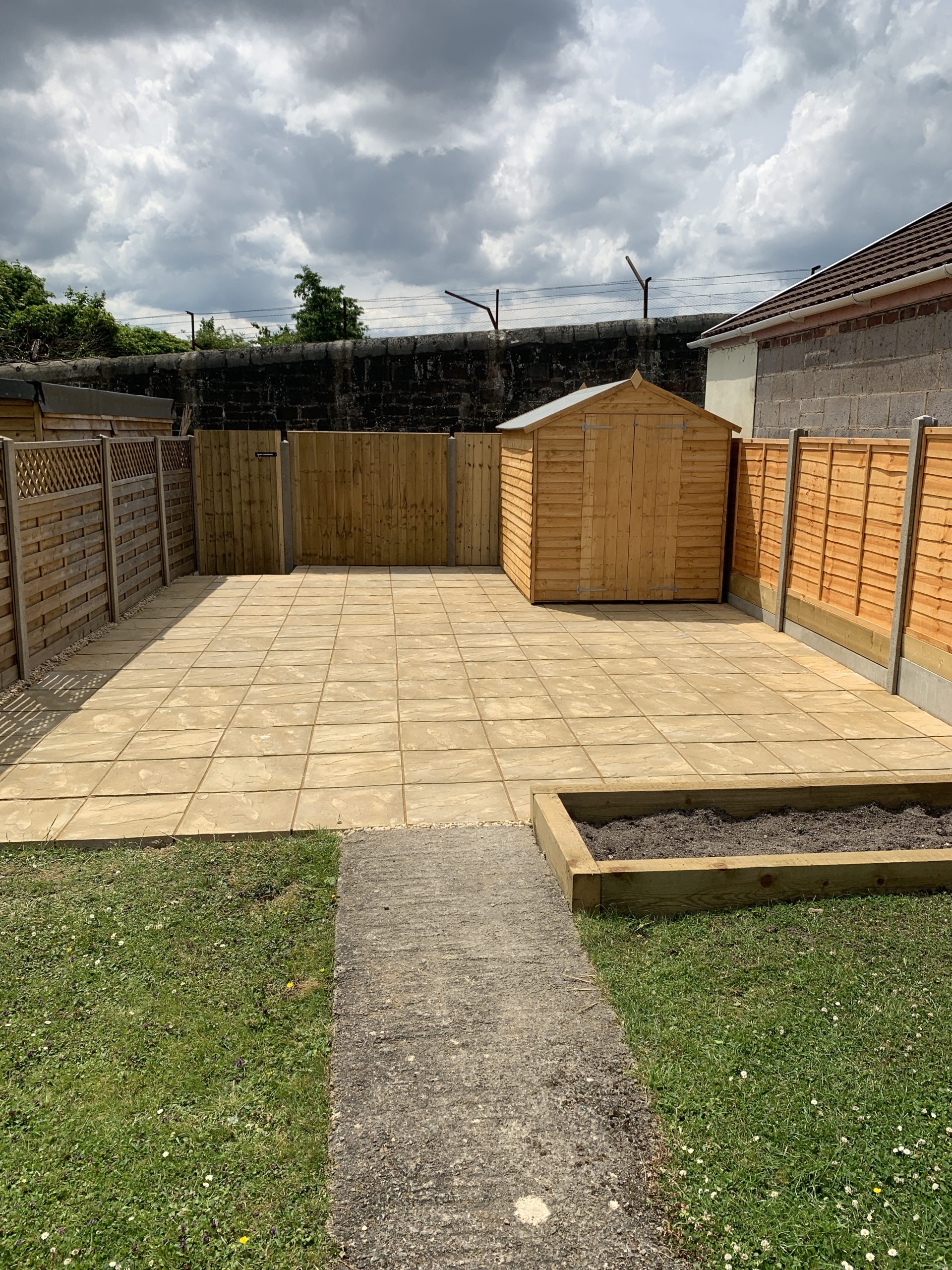 https://www.crownlandscapes.co.uk/wp-content/uploads/2022/04/new-patio-Bristol-2-after-scaled.jpg